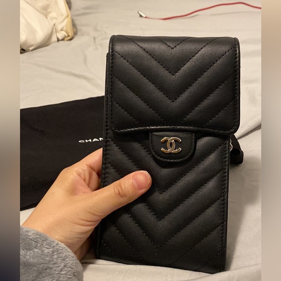 BRAND NEW Authentic chanel phone bag - Picture 6 of 6